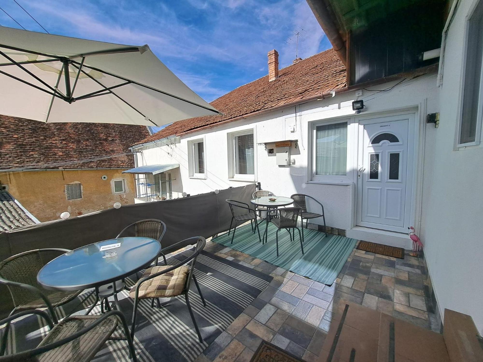 Studio With Free Parking In The Center - Deliamo 3 Hermannstadt Exterior foto